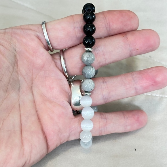 White Cats Eye, Black Onyx & Picasso Jasper stretchy beaded bracelet. 7-8mm - Picture 8 of 16